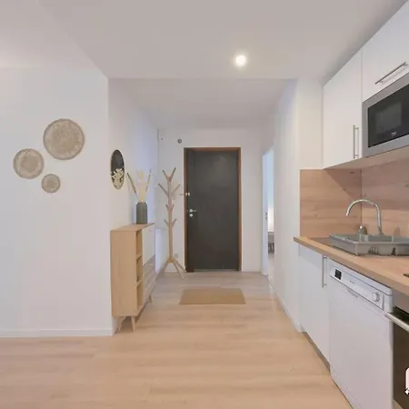 Propose Dans Un Apartment